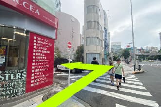 ACCEA渋谷店が見えたら左折してください。